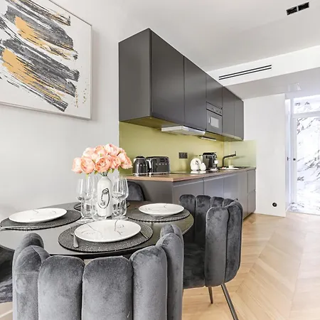 Stylish 2 Bedroom Near Montmartre Sacre Coeur Paris