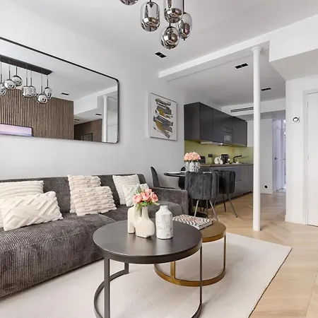 Stylish 2 Bedroom Near Montmartre Sacre Coeur Paris